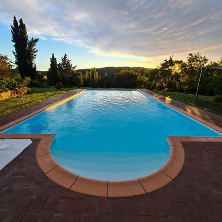 Residence Lucignano Bagian luar foto